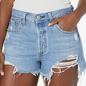 Levi 501 vintage jean shorts! Size 25